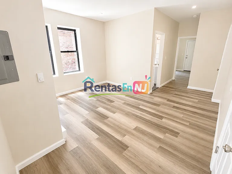 383-385 Avon Ave #2M — Photo 3