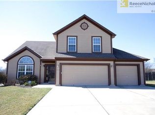 520 Eagle Glen Dr, Raymore, MO 64083