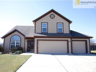 520 Eagle Glen Dr, Raymore, MO, 64083