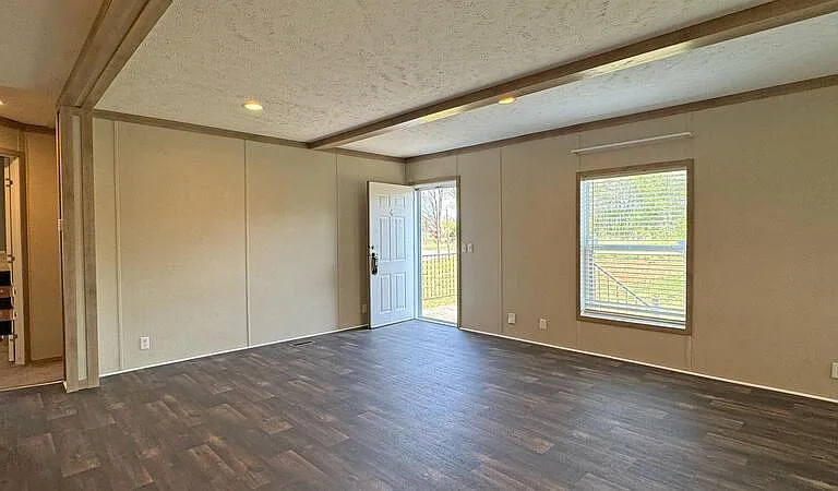 1501 Thompsonville Ln — Photo 3
