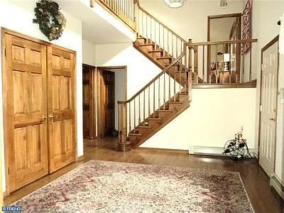 56 Willow Rd photo 1