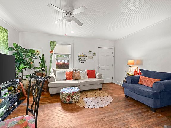 4th image of 839 W McKinley St