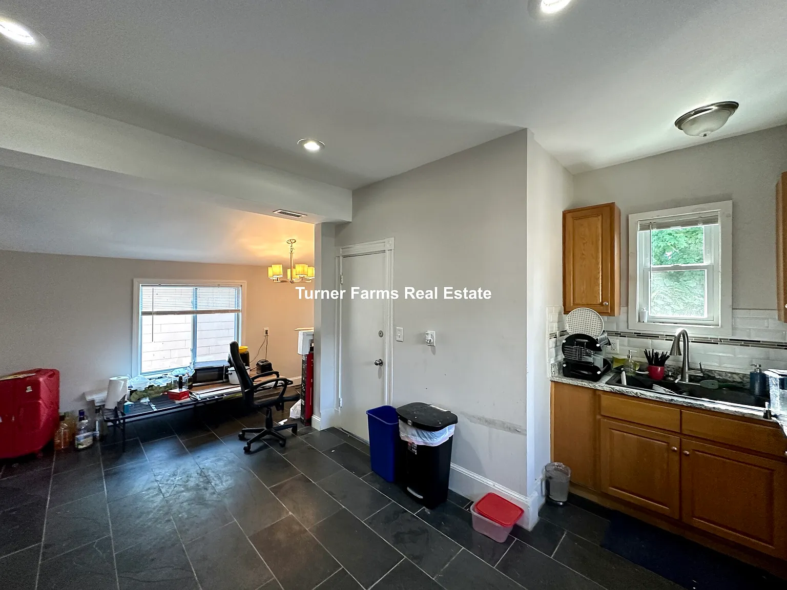 4 bed, 9999 sqft, $3,000 — Photo 3