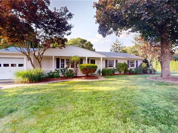 71 Duchess St, Warwick, RI 02886