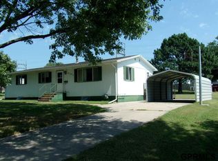 1222 A St, Fairbury, NE 68352