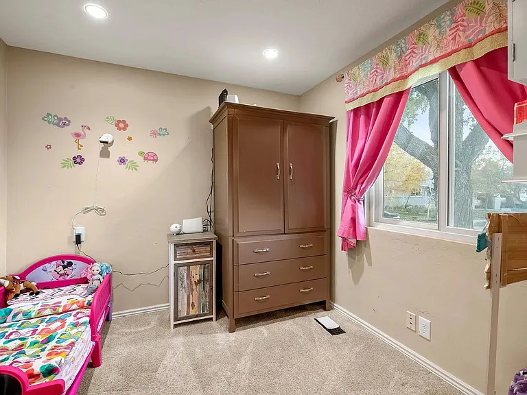 1553 E Huckleberry Cir — Photo 17