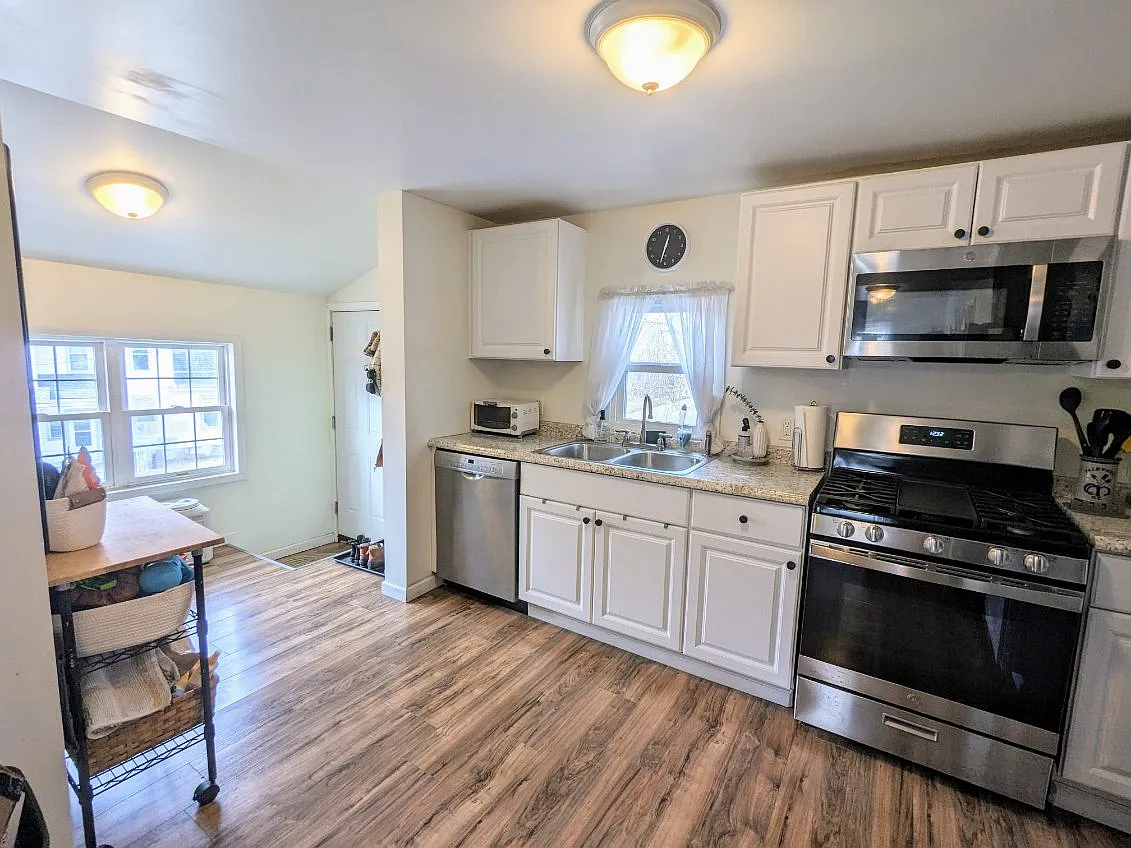 2 bed, 1000 sqft, $1,525 — Photo 1