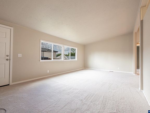 4th image of 230 Evergreen Ct #3
