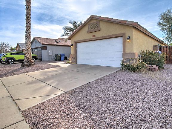 3rd image of 3011 W Melinda Ln
