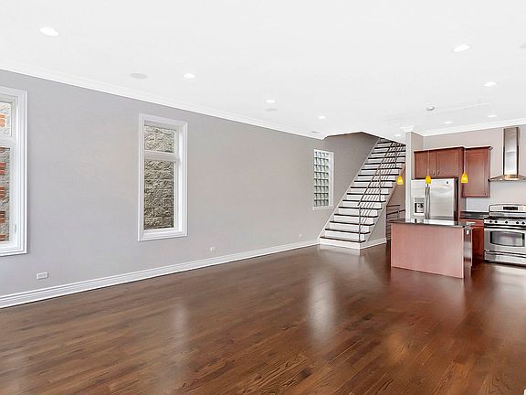 4th image of 1333 N Artesian Ave #3