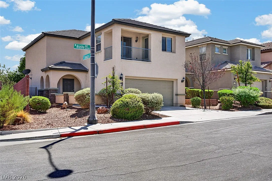 3 bed, 2.5 bath, 2018 sqft, $2,325 — Photo 1