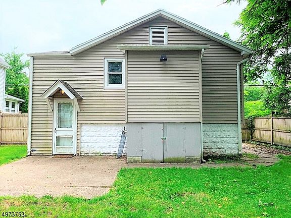 4th image of 36 Glendale Dr