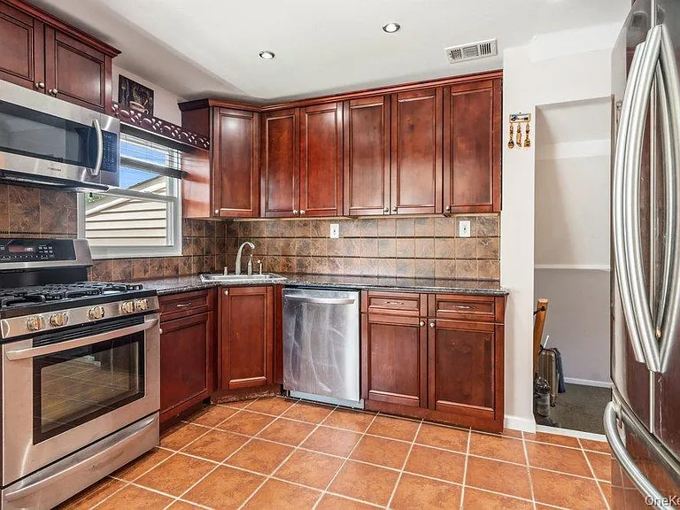 8 Radnor Ct — Photo 11