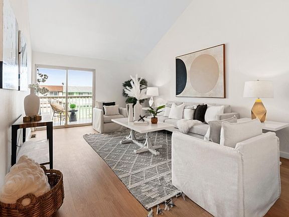 5th image of 3949 Fairfax Way