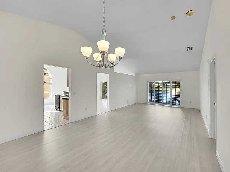 9581 Tavernier Dr — Photo 10