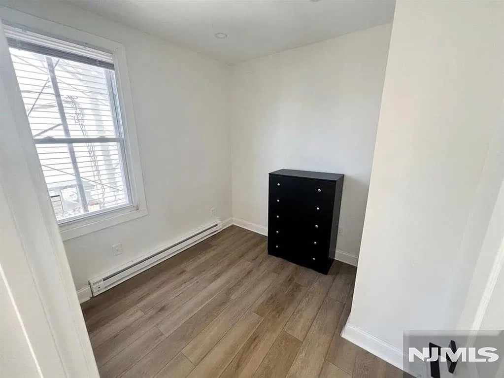 3 bed, $2,400 — Photo 3