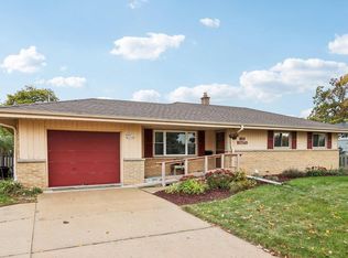 N89W17149 Roosevelt Dr, Menomonee Falls, WI 53051