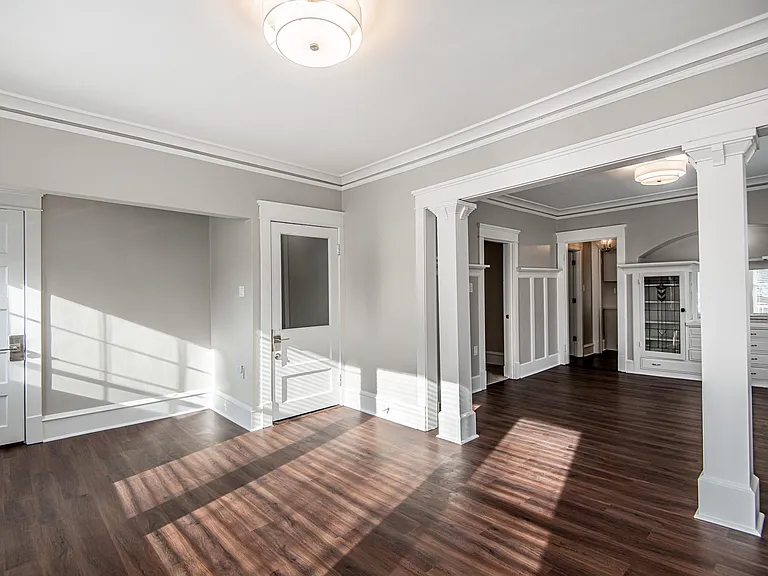 1028 E Pearson St — Photo 12