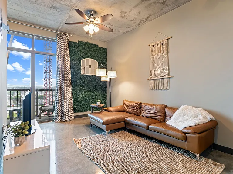 1510 Demonbreun St #706 — Photo 3
