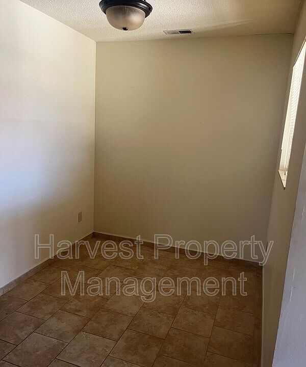1st image of 1625 S Longford Ln APT 104
