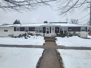 908 Eden Ave, Kaukauna, WI 54130