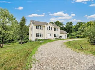 3 E Bassett Ln, Derby, CT 06418