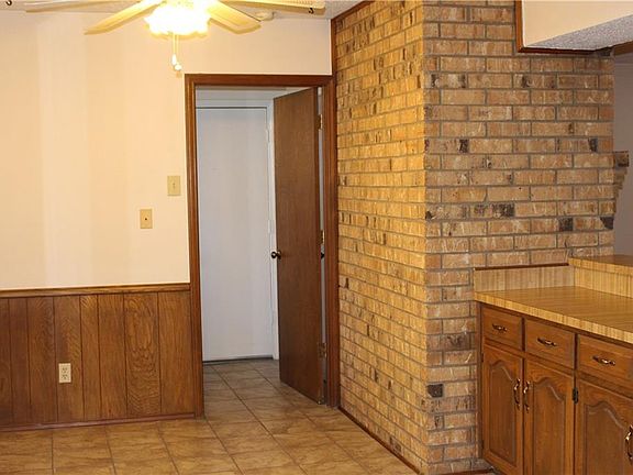 5th image of 2010 Glenbrook Meadows Dr