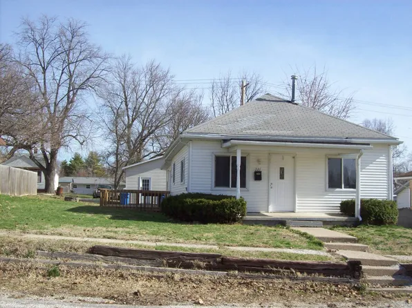 221 W Springfield St, Virginia, IL 62691