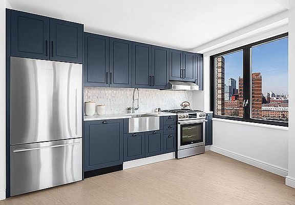 3rd image of 475 Clermont Ave #520