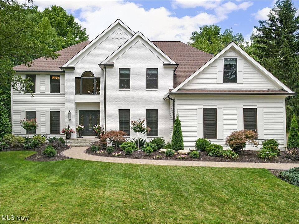 1st image of 465 Bradford Ln