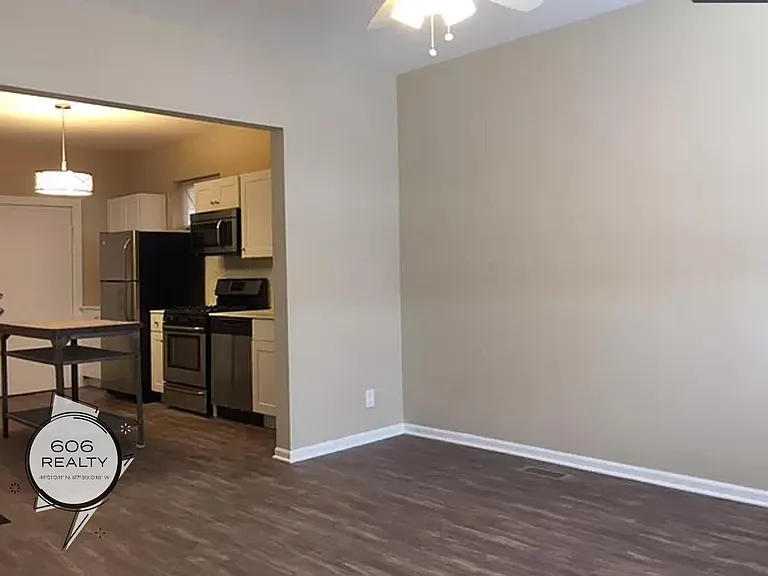 Lincoln Park Apartments on Clybourn! — Photo 7