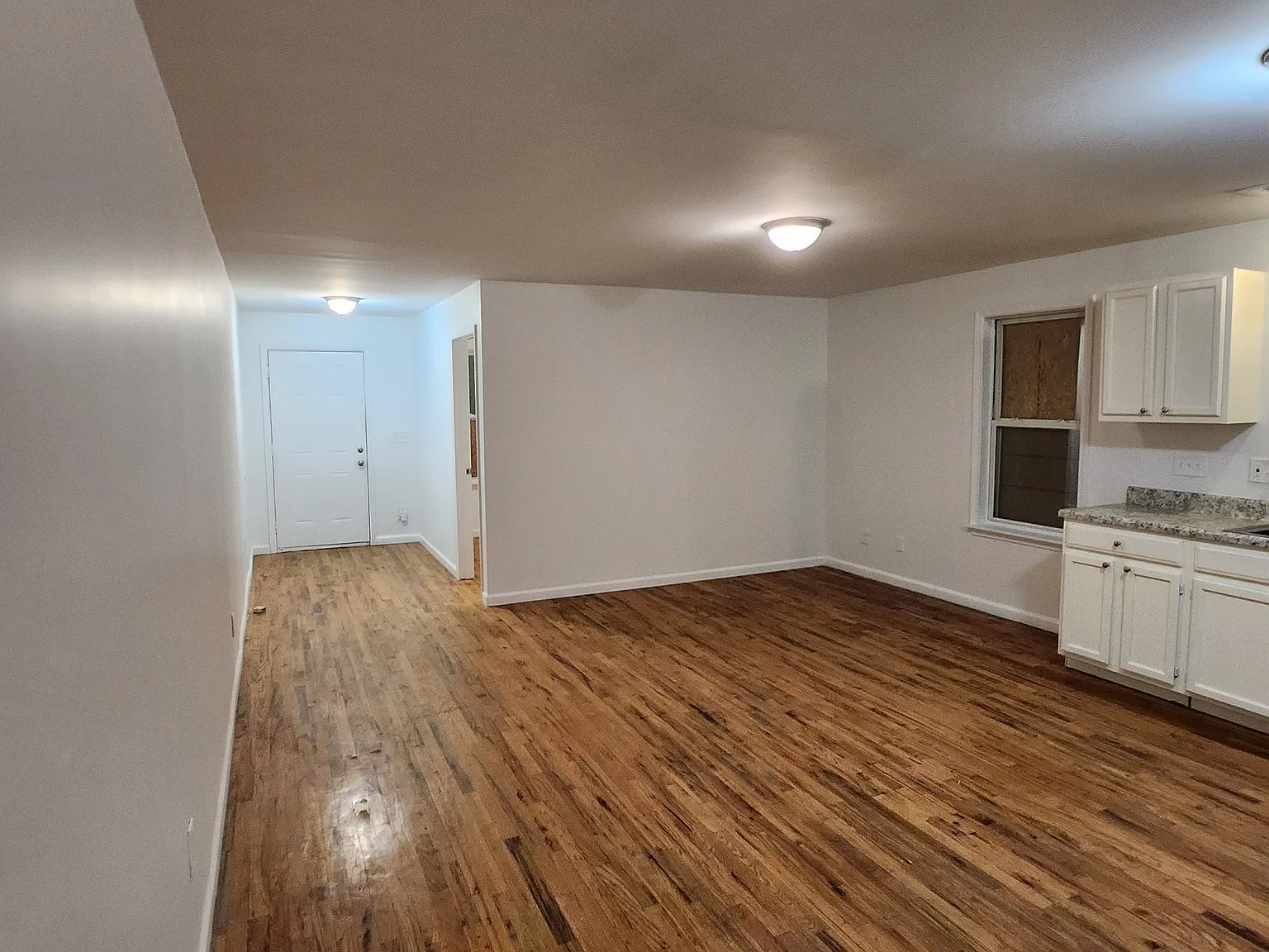 1014 Oakland Dr SW — Photo 2