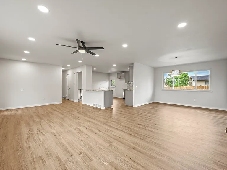3018 Roche Dr N — Photo 1