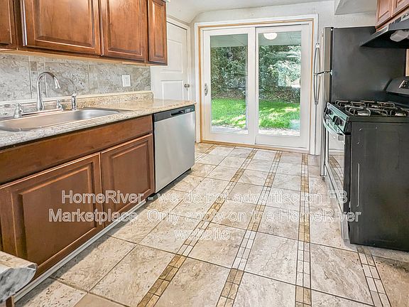 5th image of 107 Macfarlane Dr