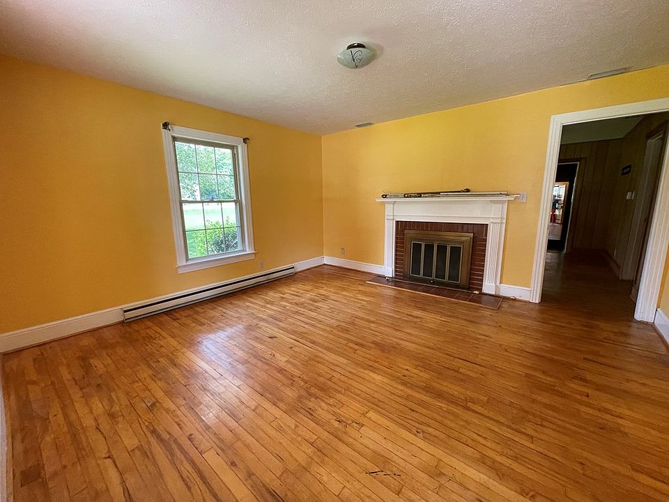2nd image of 1813 N Main St
