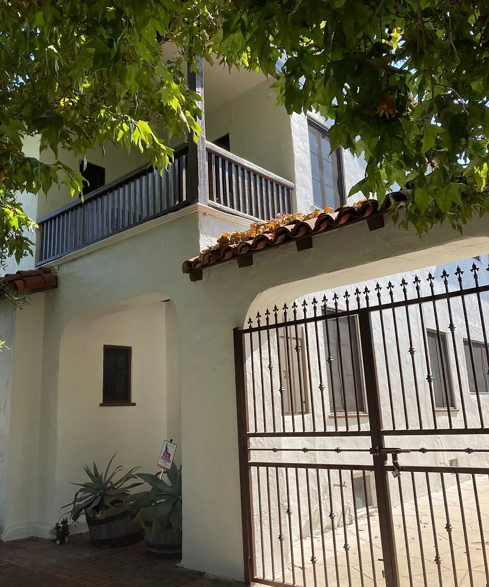 5 bed, 3352 sqft, $7,995 — Photo 4