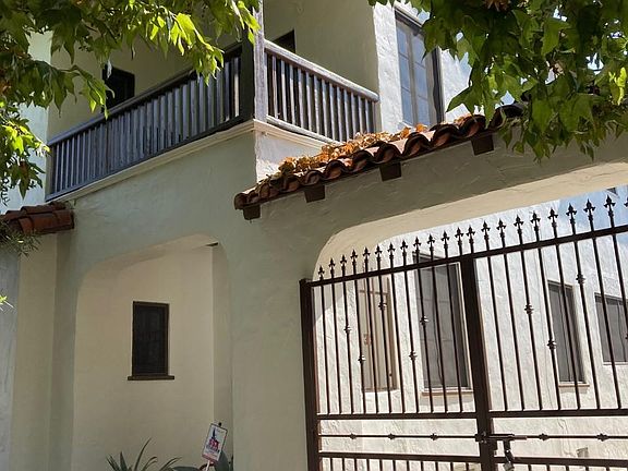 4th image of 400 S Citrus Ave