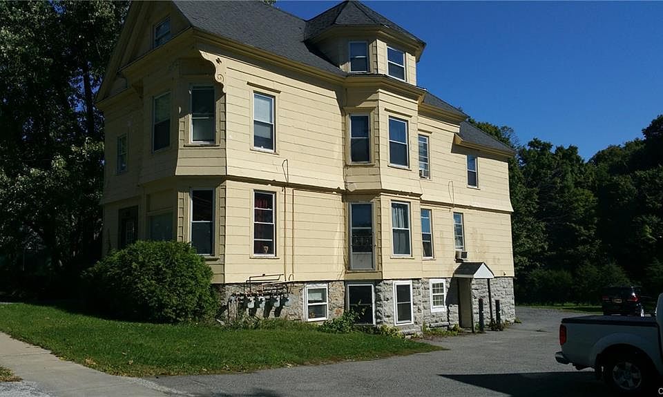 2nd image of 24 Warren St