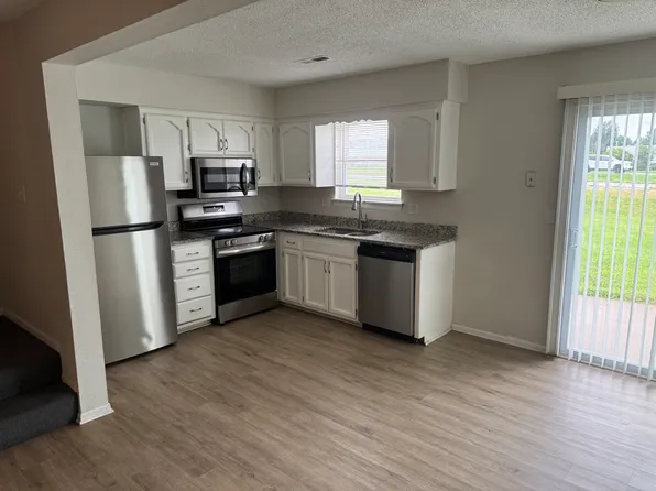 1311 SE 8th St, Lees Summit, MO 64063