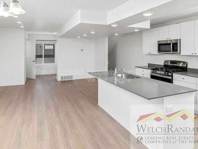 82 E Weekes Way — Photo 7