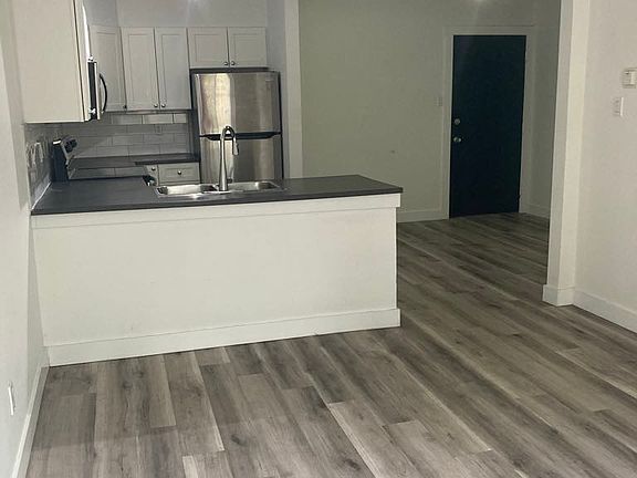 2nd image of 190 Oakdene Ave #302