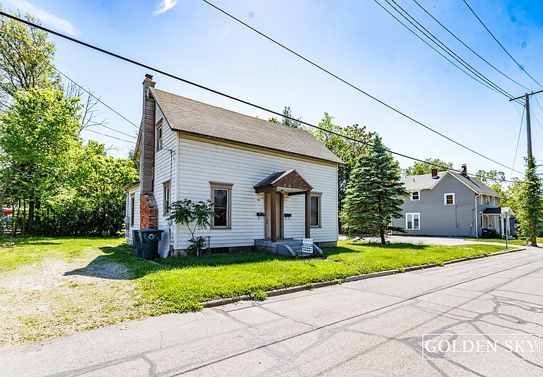 216 S Dill St — Photo 1