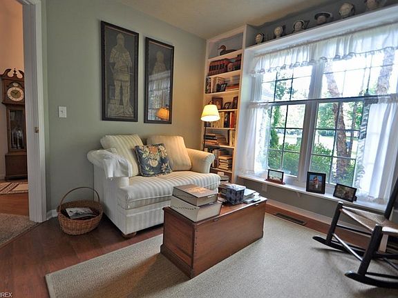 3rd image of 32292 Pinehurst Dr