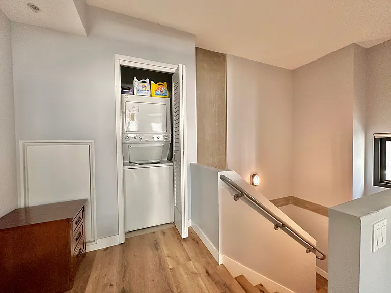 350 11th Ave #623 — Photo 18