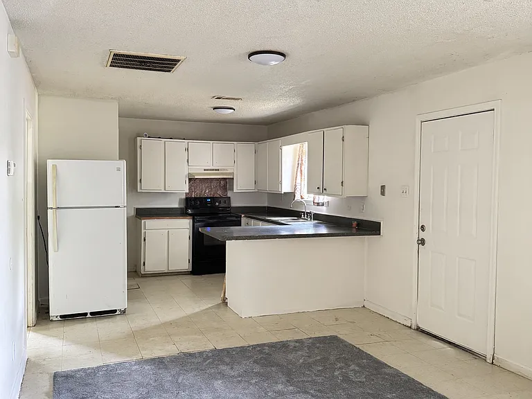603 Winona St #B — Photo 7