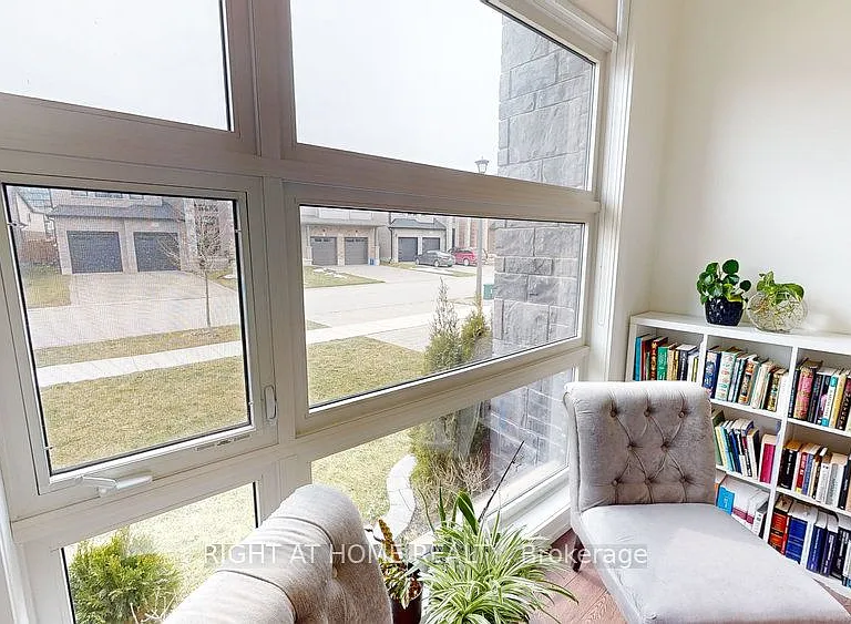 1345 Dyer Cres — Photo 16