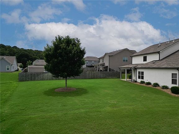 4th image of 560 Calgary Downs Dr
