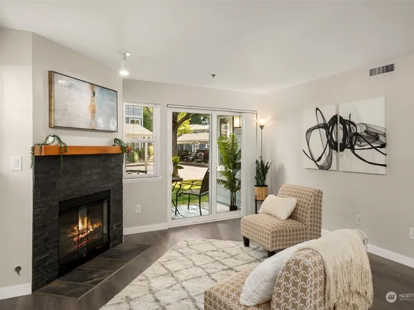 250 NW Dogwood Street #E101, Issaquah, WA 98027