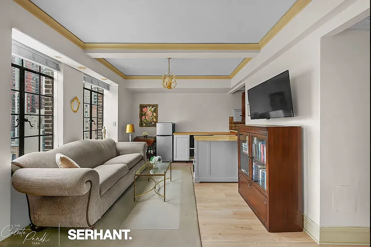 320 East 42nd Street — Photo 2
