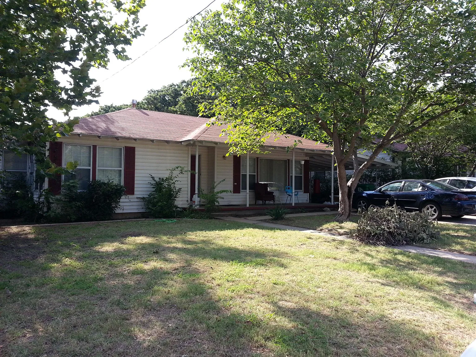 5 bed, 1750 sqft, $2,900 — Photo 2
